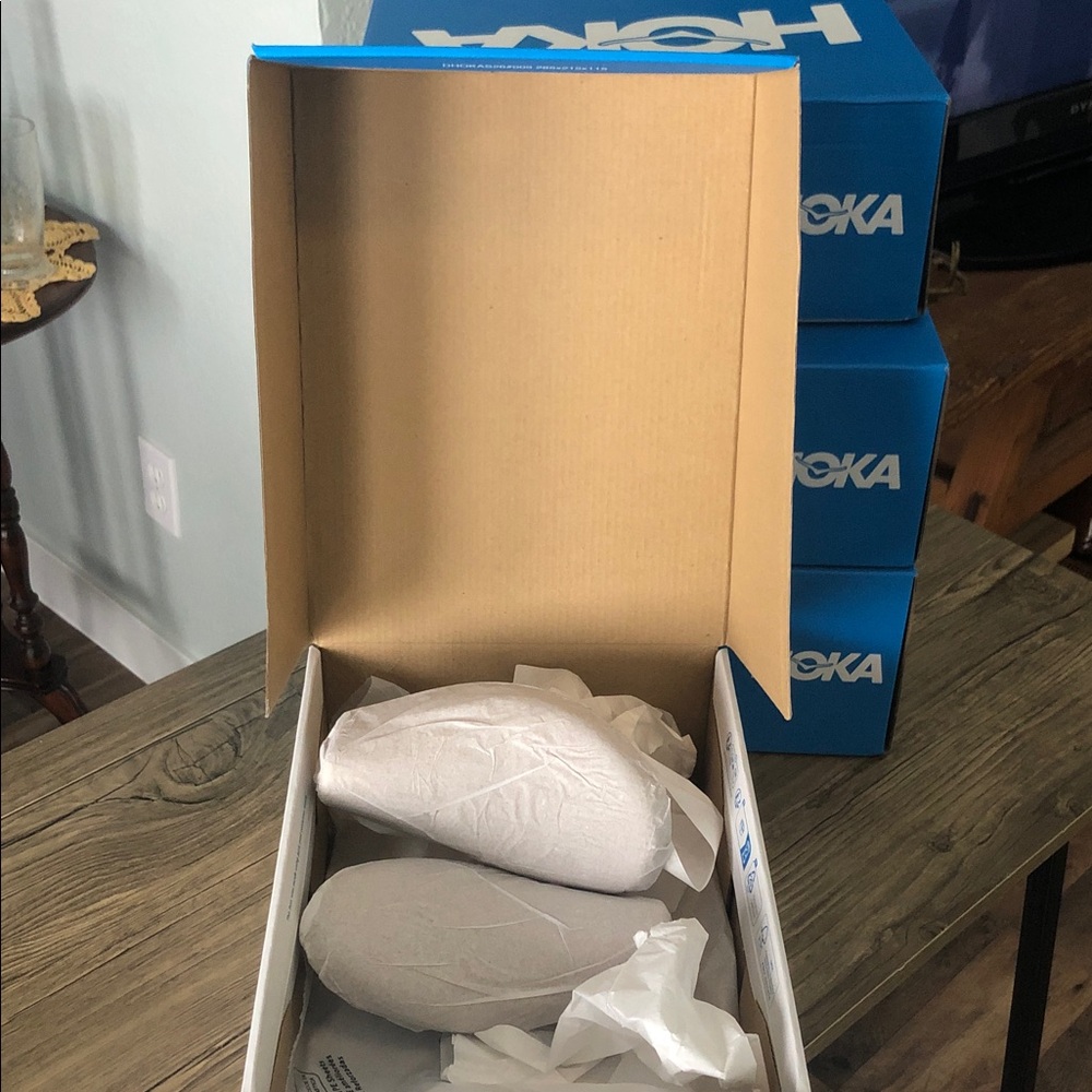 BUNDLE OF FOUR HOKA HINGED LID SHOE BOXES - Picture 5 of 16